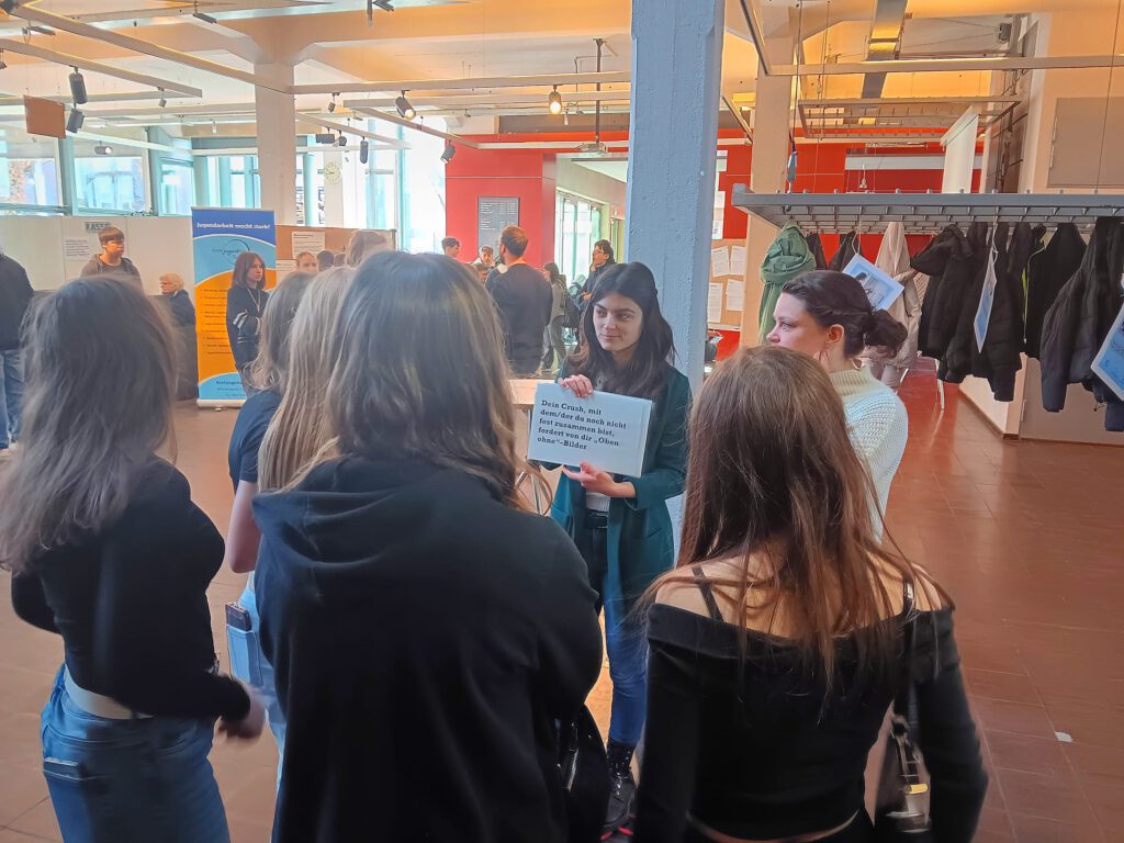 Schülerinnen und Schüler erleben "I like you" in der Kulturfabrik Roth